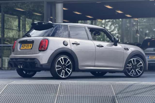 MINI Cooper S (2021) thumbnail 2