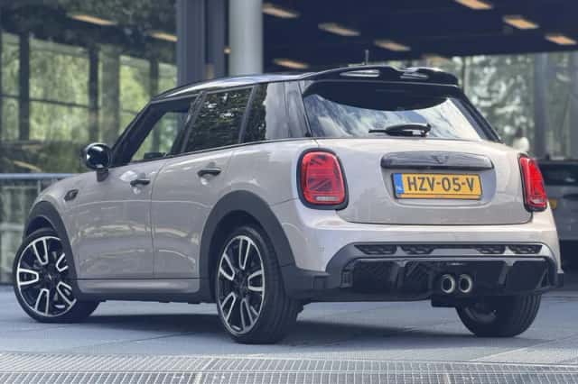 MINI Cooper S (2021) thumbnail 5