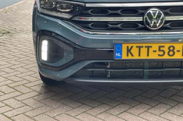 Volkswagen T-Roc (2025) thumbnail 3