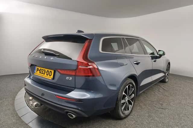 Volvo V60 (2022) thumbnail 2