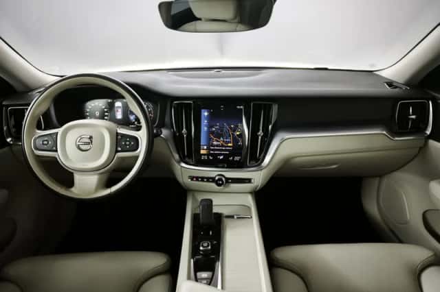 Volvo V60 (2022) thumbnail 3