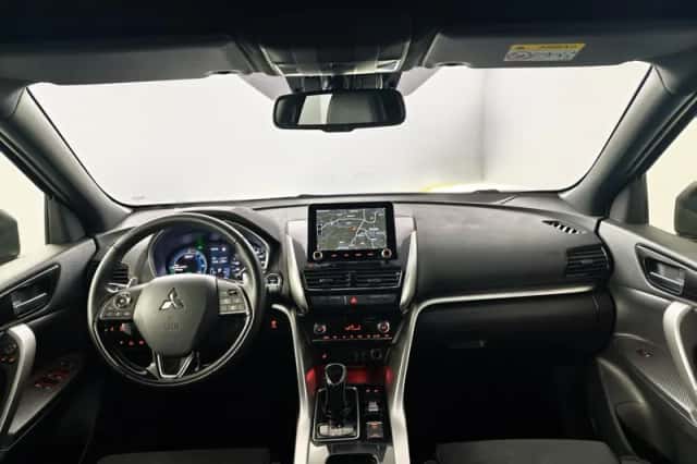 Mitsubishi Eclipse Cross (2023) thumbnail 3