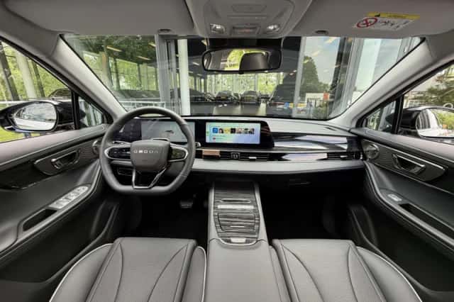 Omoda 5 EV (2026) thumbnail 3