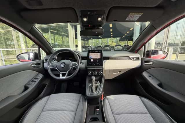 Renault Clio (2023) thumbnail 3