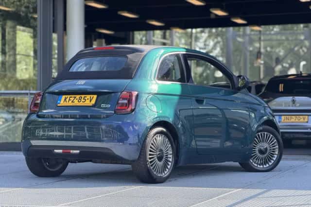 Fiat 500C (2022) thumbnail 2