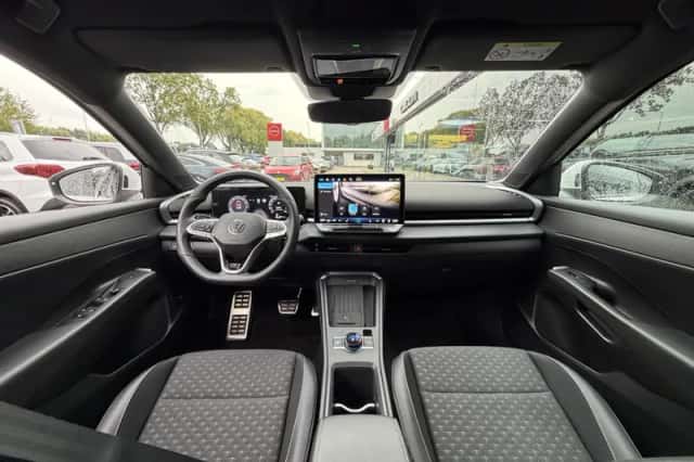Volkswagen T-Roc (2025) thumbnail 3