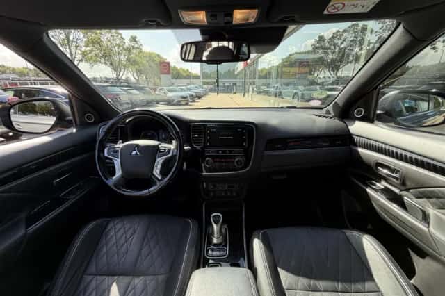 Mitsubishi Outlander (2019) thumbnail 4