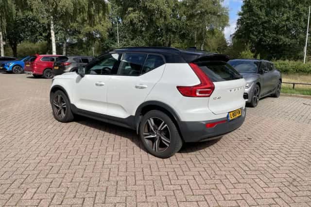 Volvo XC40 (2021) thumbnail 3