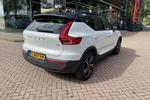 Volvo XC40 (2021) thumbnail 5