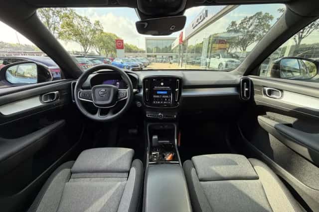 Volvo XC40 (2024) thumbnail 3