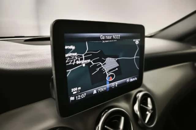 Mercedes-Benz GLA (2018) thumbnail 5