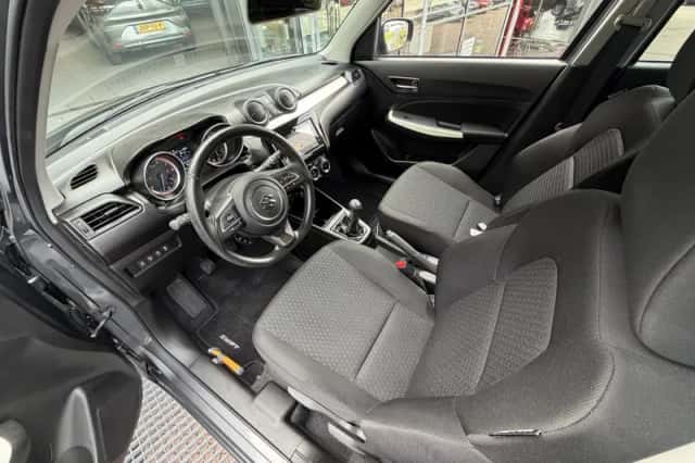 Suzuki Swift (2018) thumbnail 3