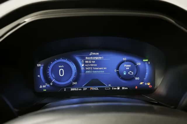 Ford Kuga (2022) thumbnail 4