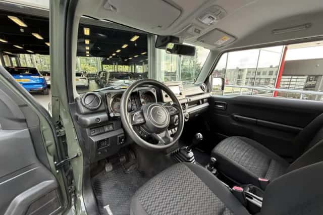 Suzuki Jimny (2019) thumbnail 3