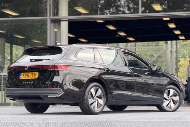 Volkswagen Passat (2025) thumbnail 2