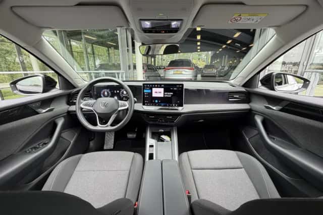 Volkswagen Passat (2025) thumbnail 3