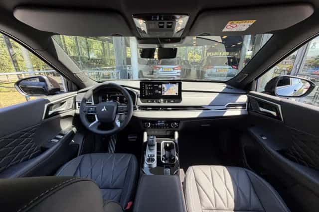 Mitsubishi Outlander (2026) thumbnail 3