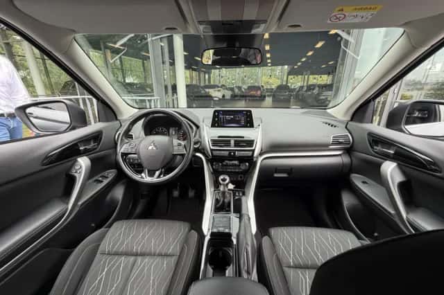Mitsubishi Eclipse Cross (2019) thumbnail 3