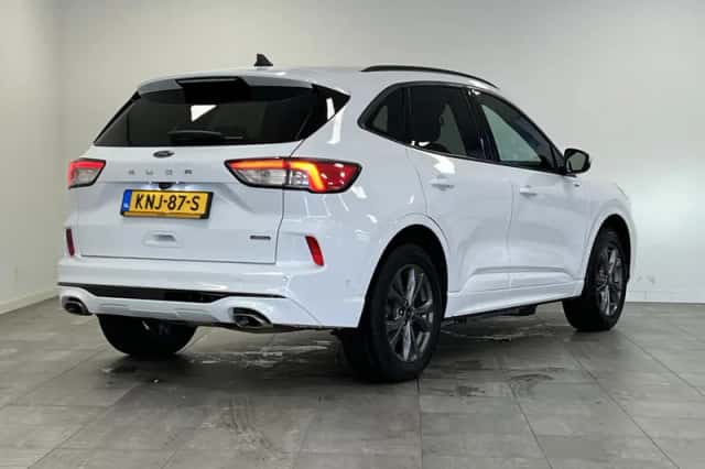 Ford Kuga (2023) thumbnail 2