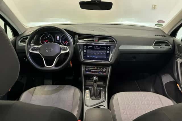 Volkswagen Tiguan (2022) thumbnail 3