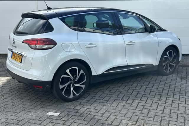 Renault Scénic (2017) thumbnail 2