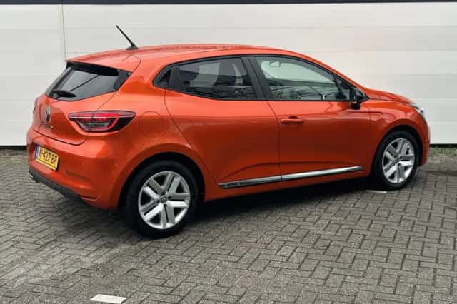 Renault Clio (2021) thumbnail 2