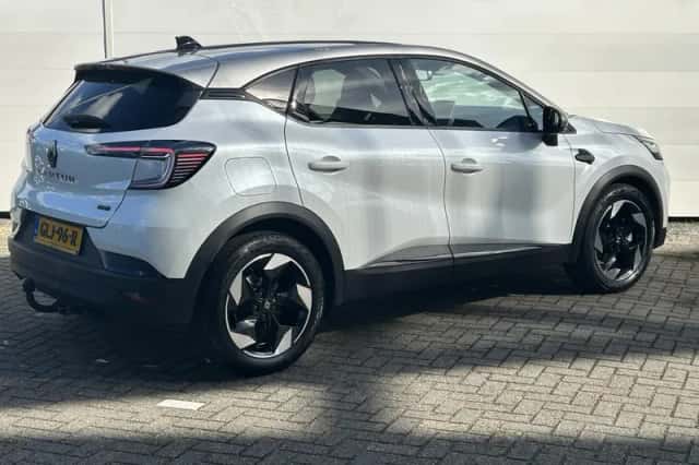 Renault Captur (2024) thumbnail 2