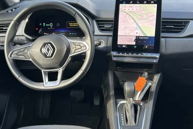 Renault Captur (2024) thumbnail 3