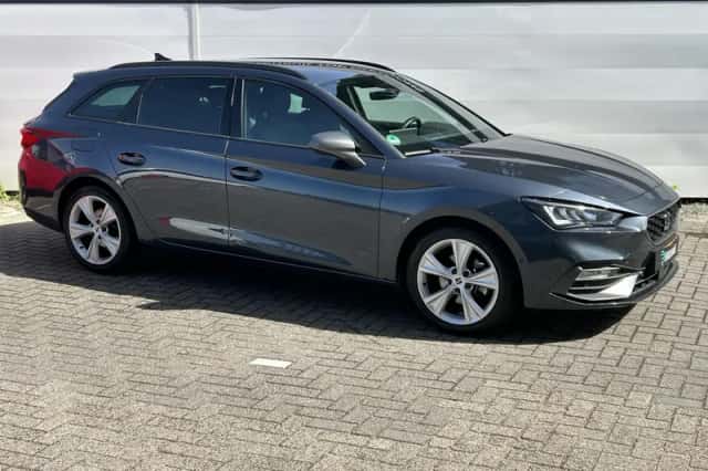 SEAT Leon (2021) thumbnail 5
