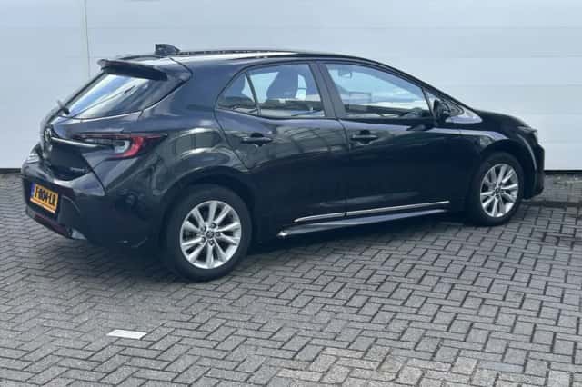Toyota Corolla (2023) thumbnail 2
