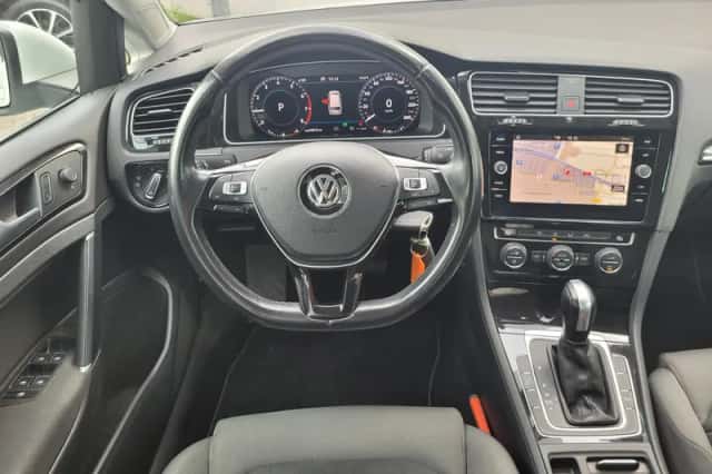 Volkswagen Golf (2020) thumbnail 3