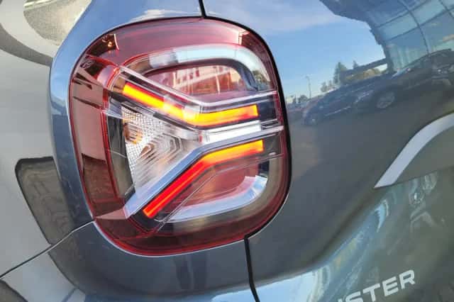Dacia Duster (2023) thumbnail 3