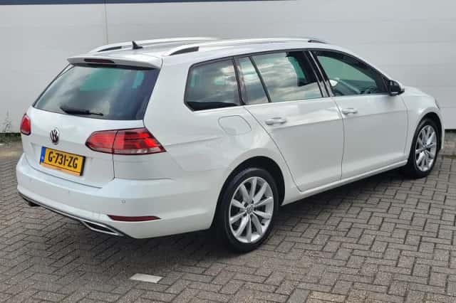 Volkswagen Golf (2020) thumbnail 2