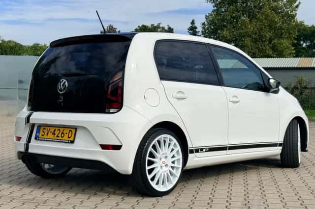 Volkswagen Up! (2018) thumbnail 2