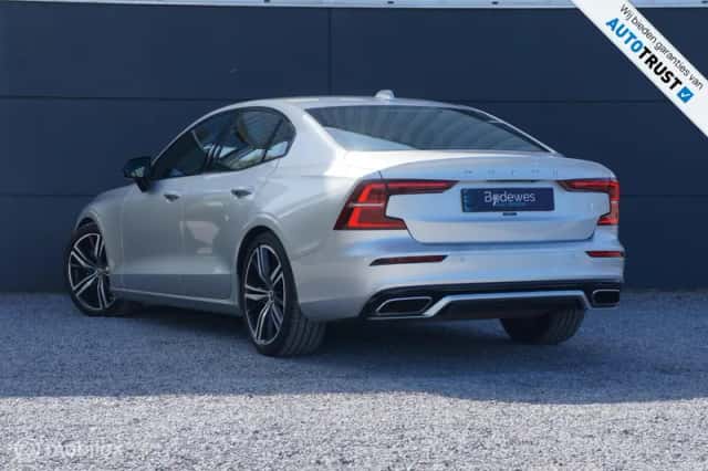Volvo S60 (2019) thumbnail 2