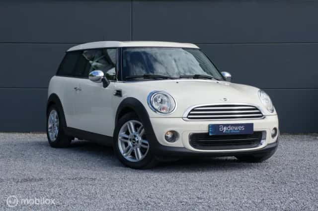 MINI Clubman (2013) thumbnail 1