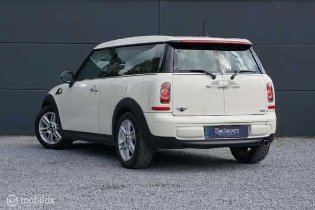 MINI Clubman (2013) thumbnail 2