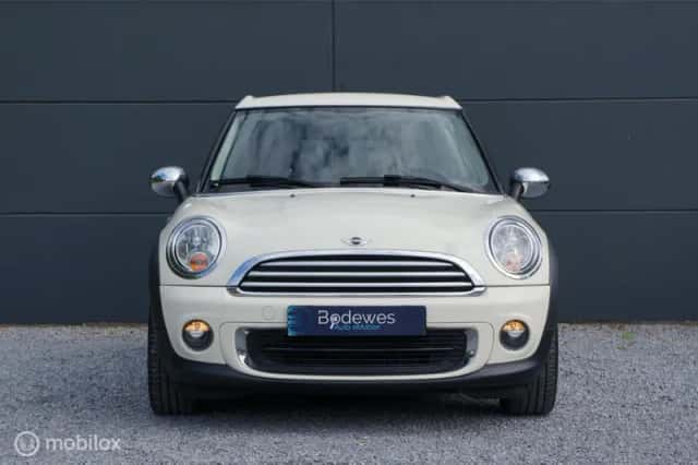 MINI Clubman (2013) thumbnail 4