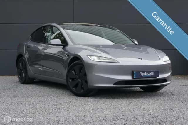 Tesla Model 3 (2024) thumbnail 1