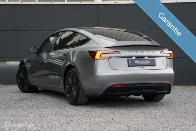 Tesla Model 3 (2024) thumbnail 2