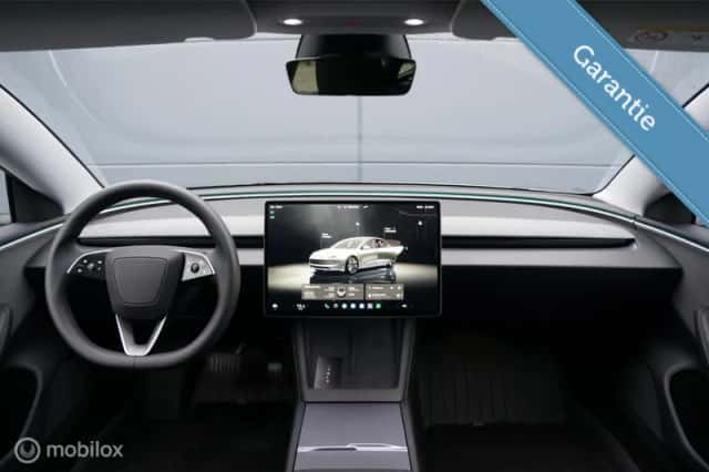 Tesla Model 3 (2024) thumbnail 3