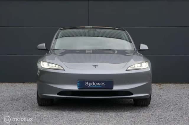 Tesla Model 3 (2024) thumbnail 4