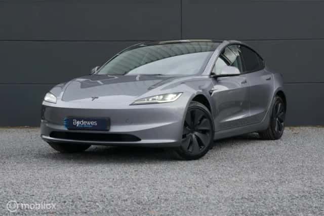 Tesla Model 3 (2024) thumbnail 5