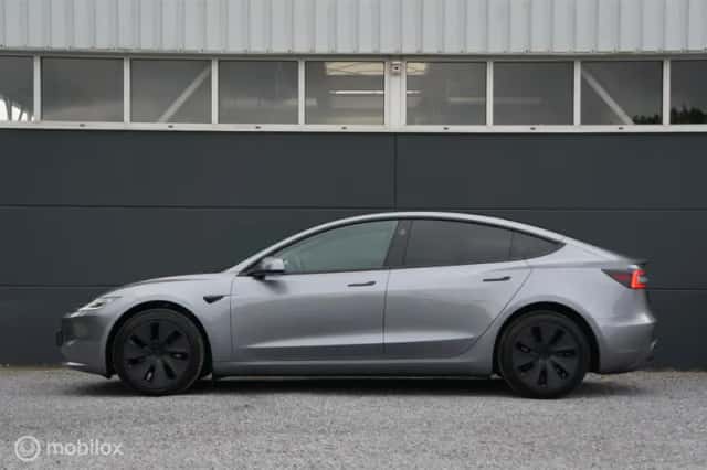 Tesla Model 3 (2024) thumbnail 6
