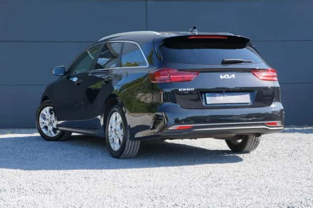 Kia Ceed (2022) thumbnail 2