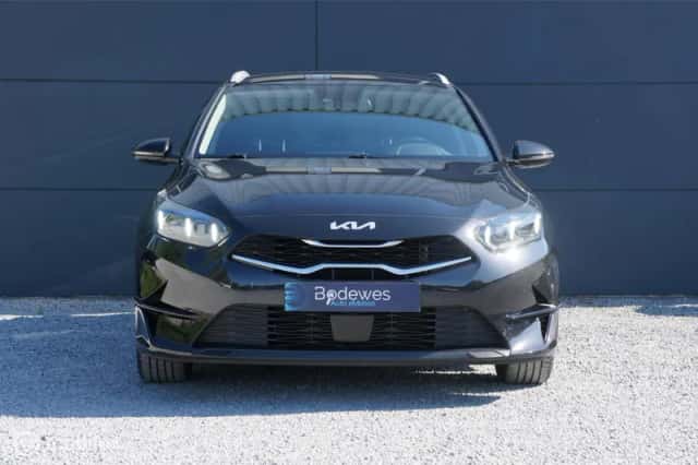Kia Ceed (2022) thumbnail 4
