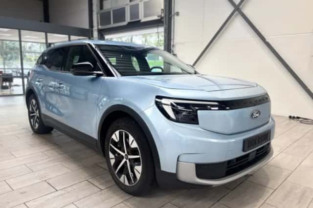 Ford Explorer (2025) thumbnail 3