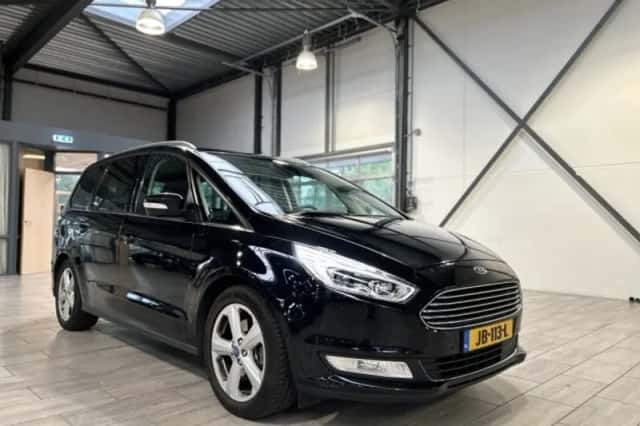 Ford Galaxy (2016) thumbnail 2
