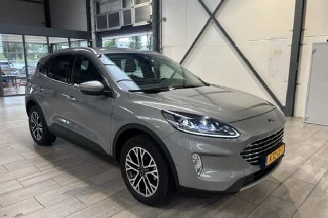 Ford Kuga (2023) thumbnail 2