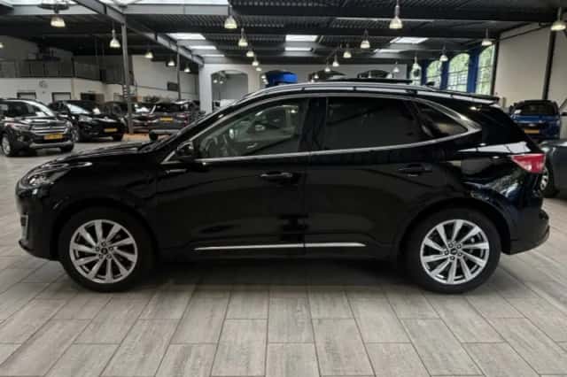 Ford Kuga (2022) thumbnail 2